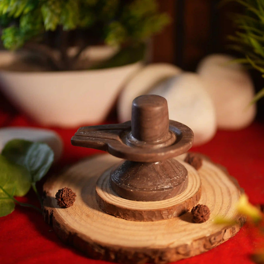 Akhandeshwar Mahadev Shivling